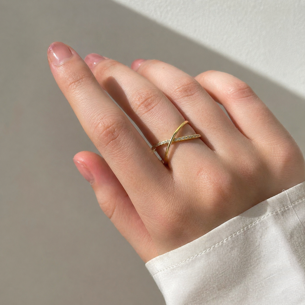 Dainty Crosslight Ring