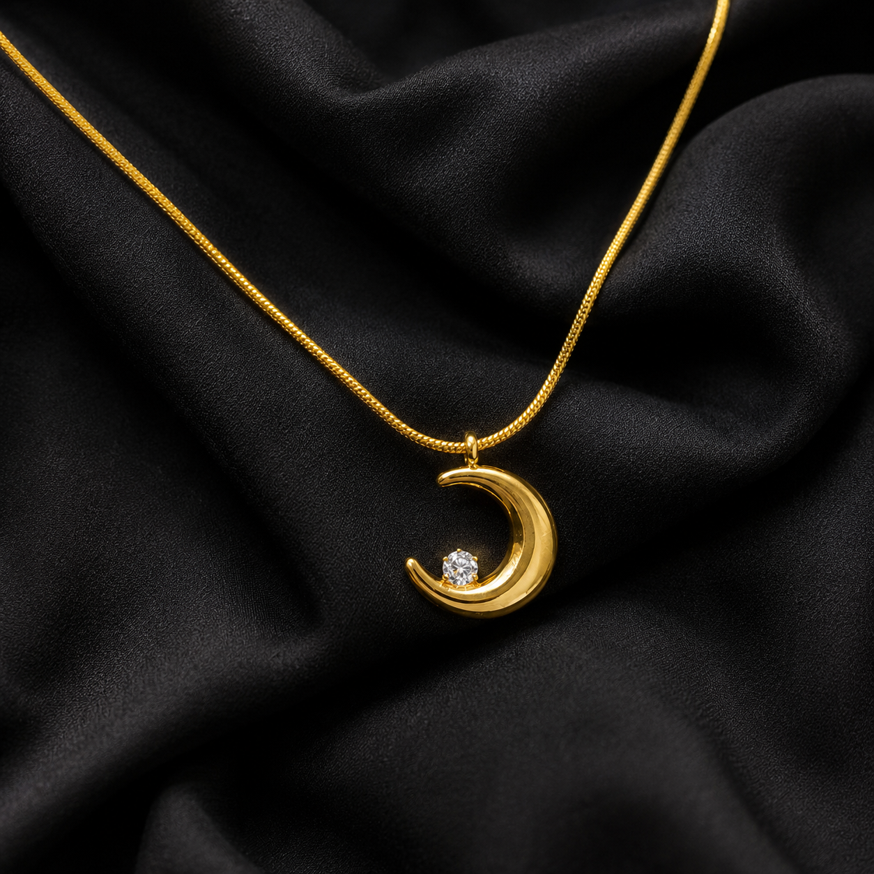 Lunelle Pendant
